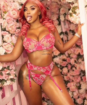 Людмила, 22 года, 6 размер груди